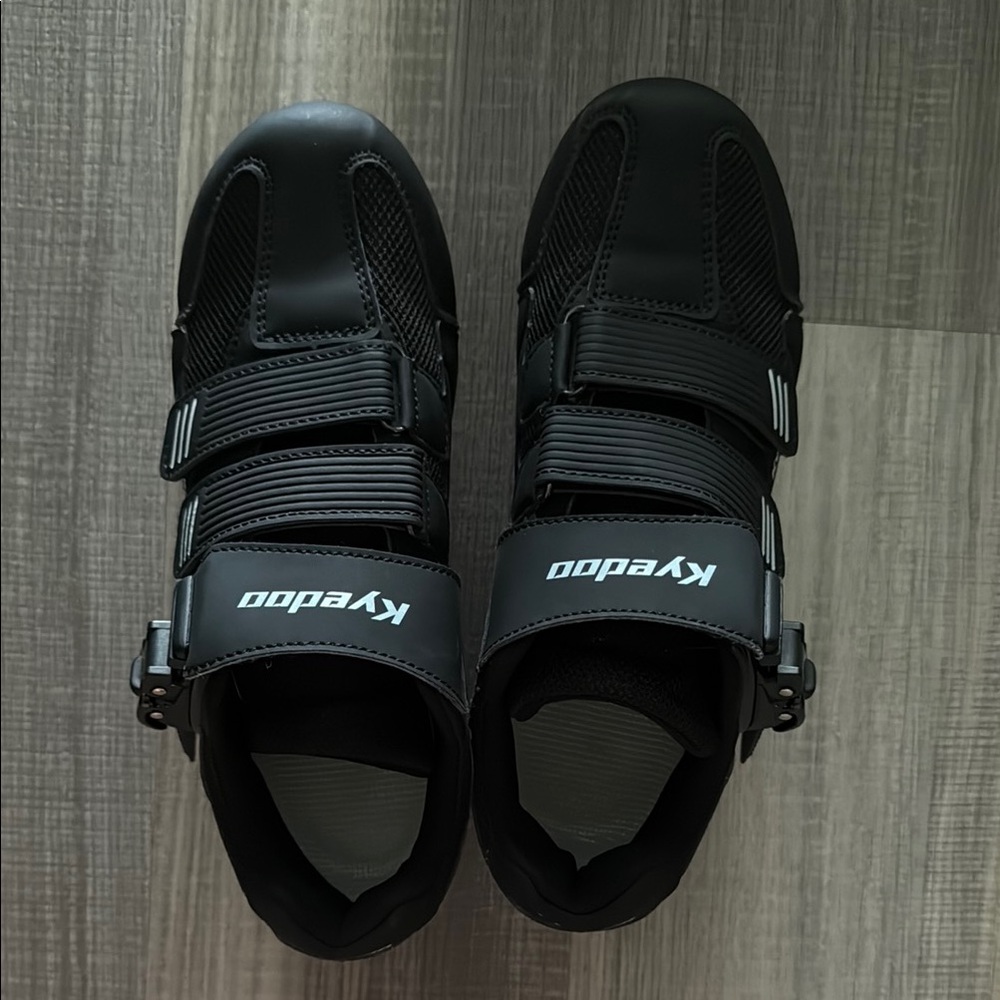 Black Cycling Shoes